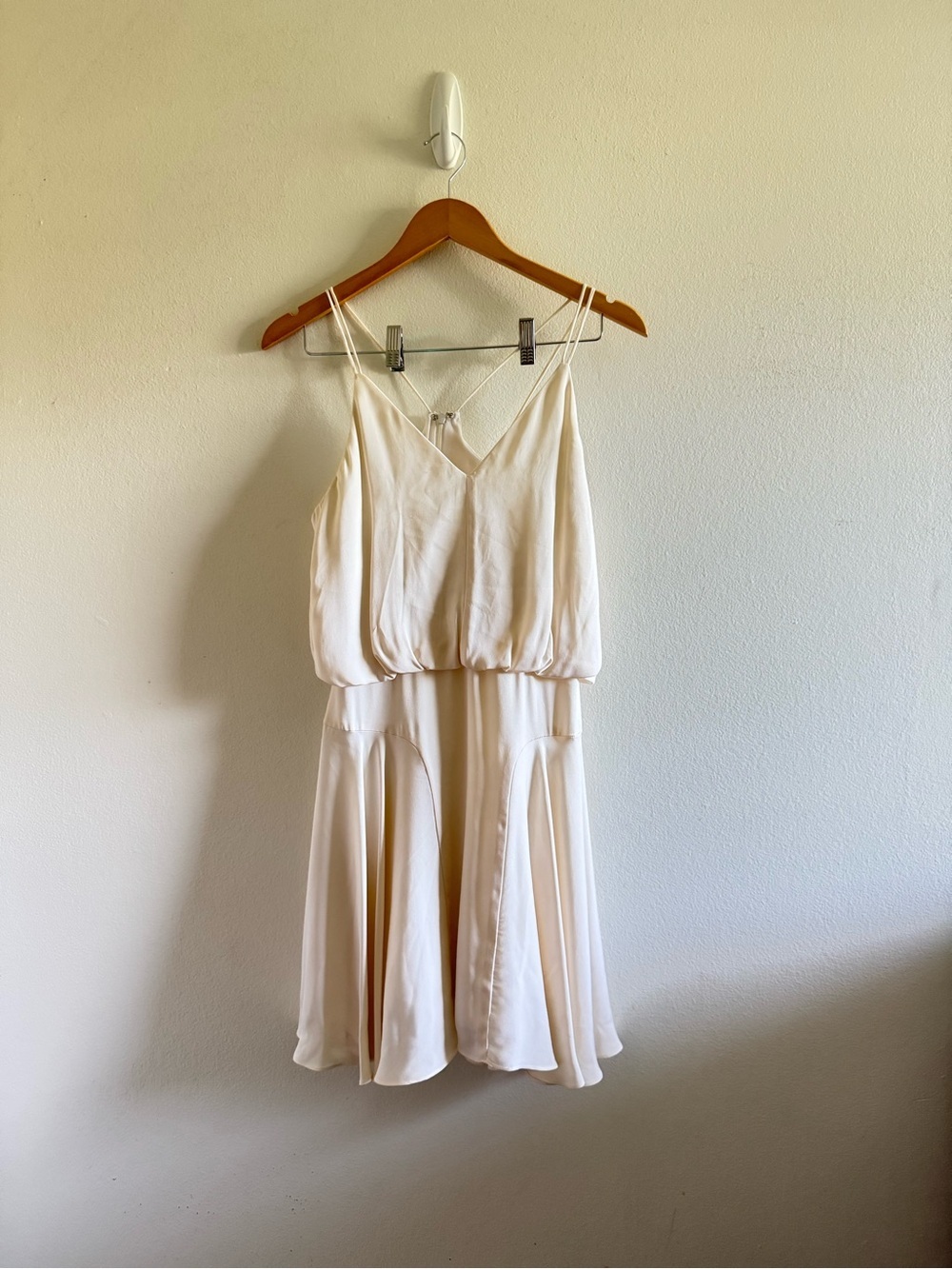 Milly White Silk Blend Spaghetti Strap V-Neck Swing Mini Dress size 0 - Picture 2 of 9
